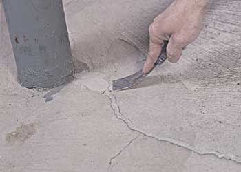 keldervloer waterdicht maken - repareren van kieren en gaten
